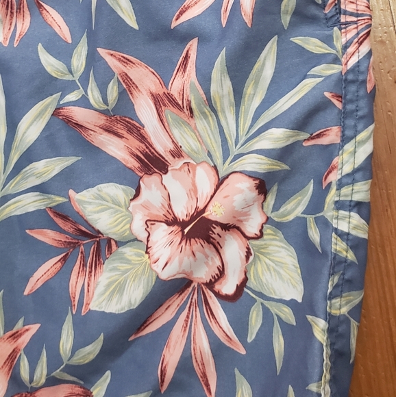 Abercrombie &Fitch Swim Trunks Tropical Floral Print Size S NWOT - Picture 4 of 7